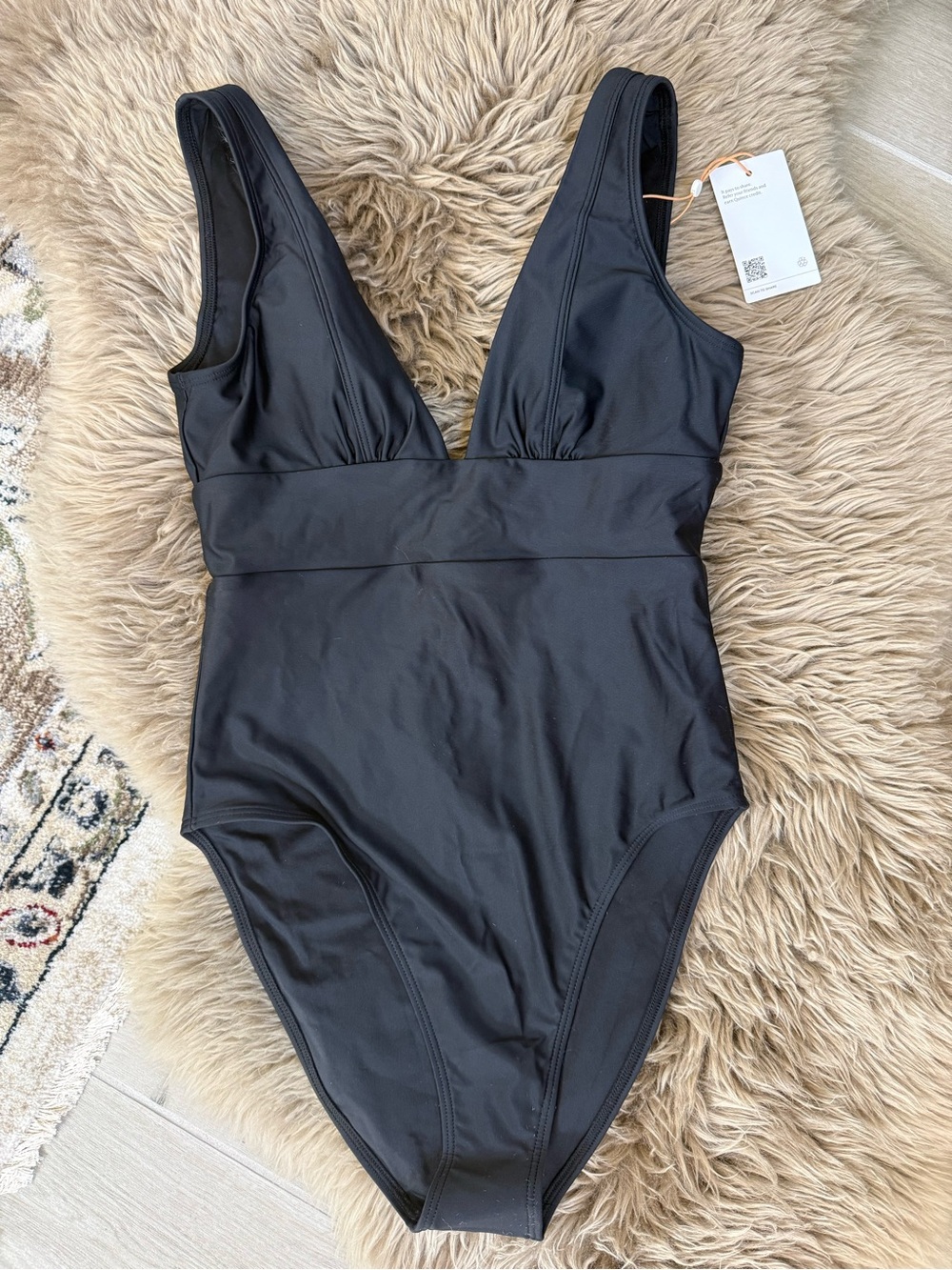 New Quince Italian Plunge One Piece Swimsuit Black Womens Small Resort Swim NWT - Picture 2 of 5